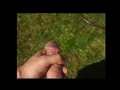 ❤️ Vruća zgodnica jebe svoju ružičastu macu i svršava špricom u ljetnom vrtu ☑ Jebeni video  na hr.nudexxx.ru